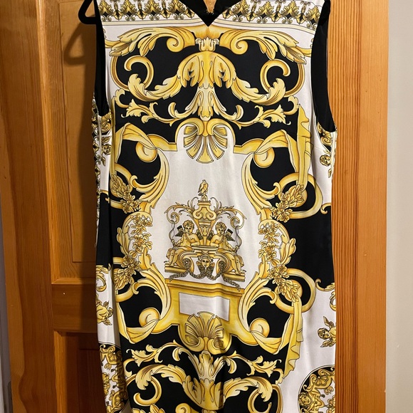 Versace dress - Picture 10 of 12